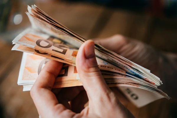 Gagnez-jusqua-40-E-de-lheure-avec-Adecco